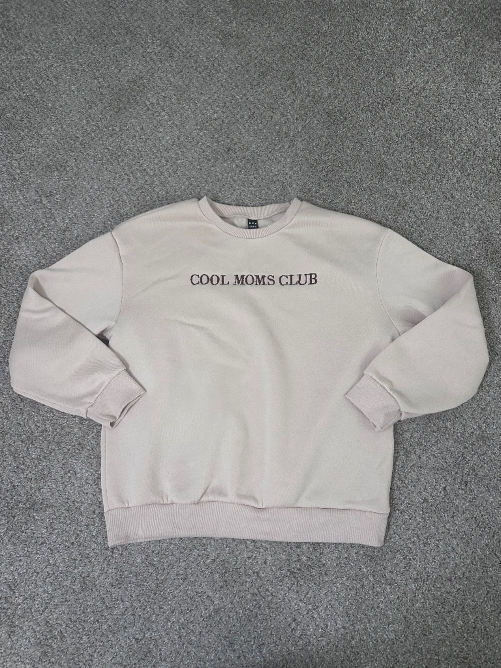 Womens Size Large Tan Cool Moms Club Sweatshirt